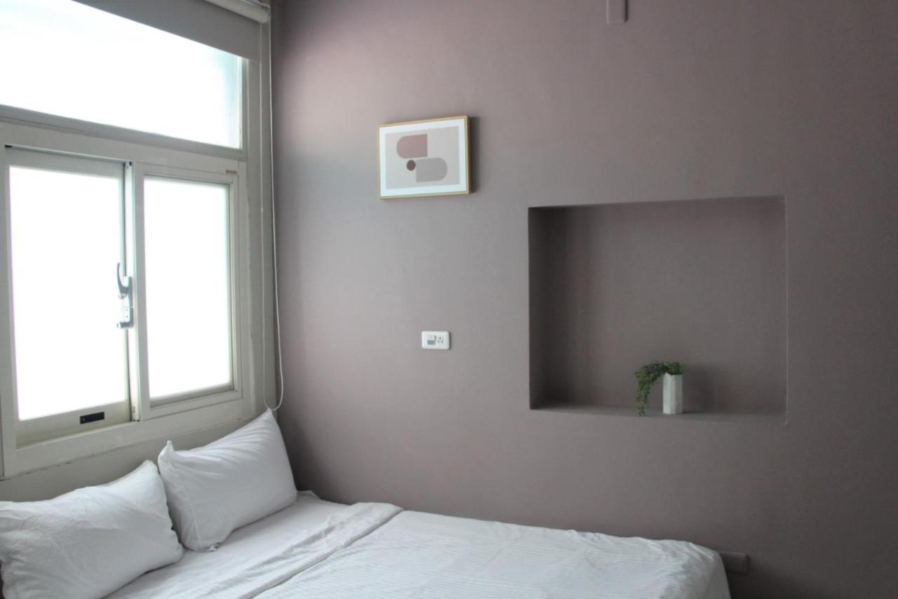Hotel 微趣 Wechill Tainan Esterno foto