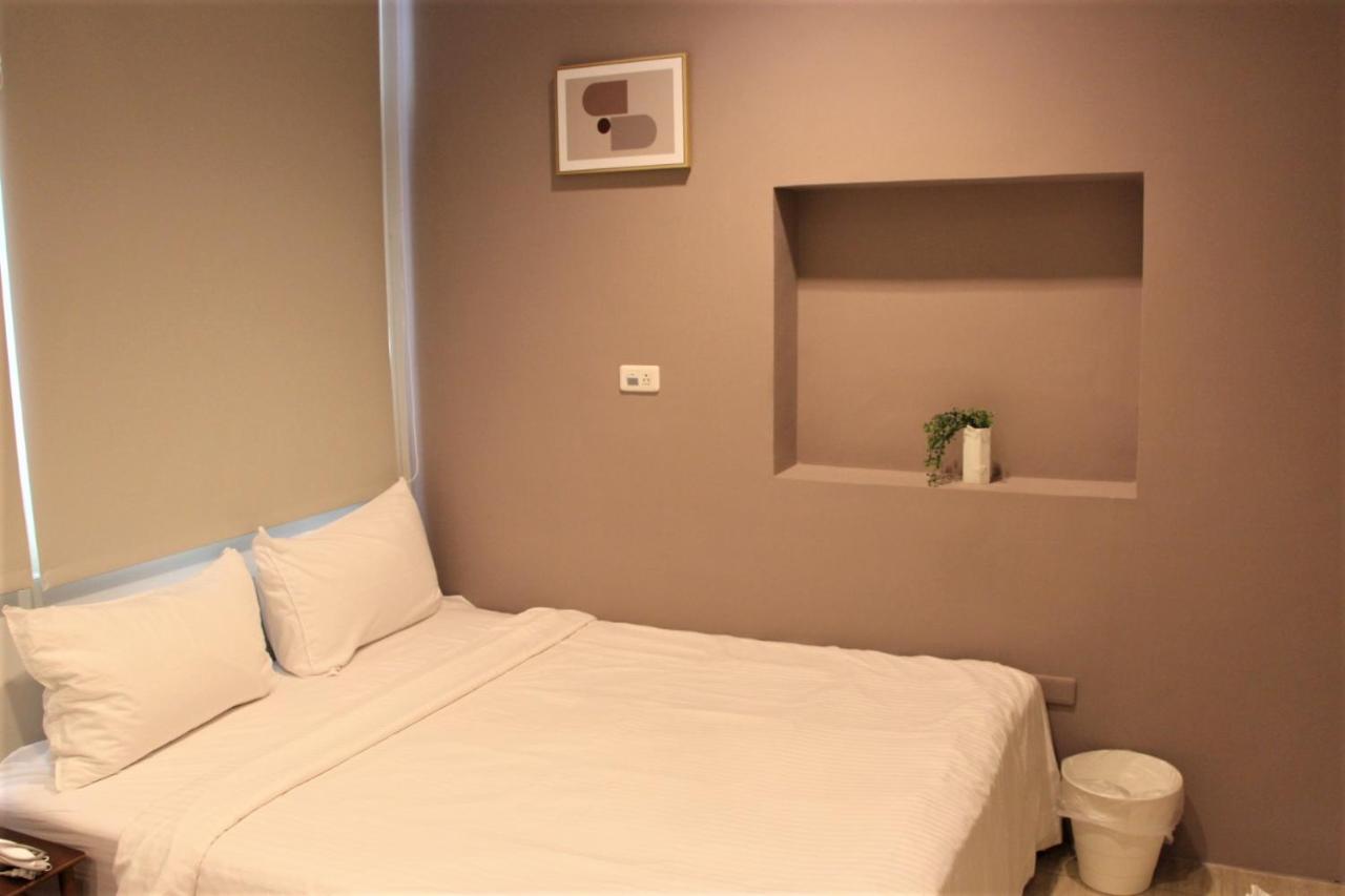 Hotel 微趣 Wechill Tainan Esterno foto